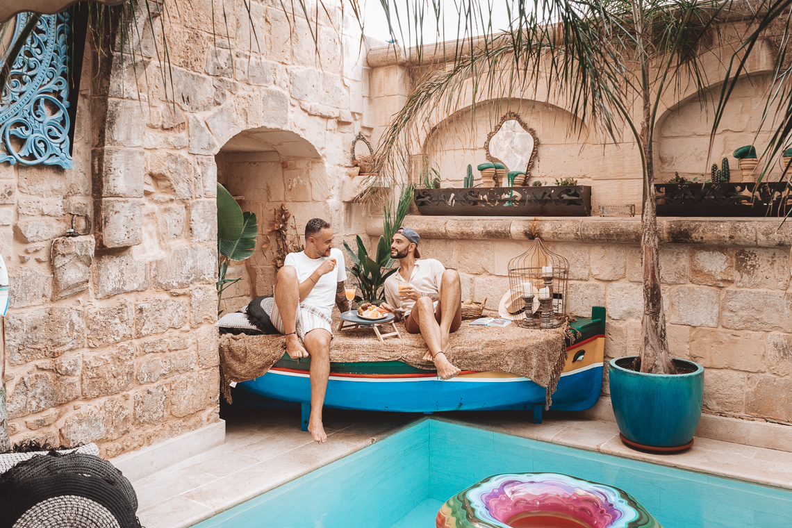 Relax in piscina - Condividiamo il viaggio Relax in piscina - Condividiamo il viaggio