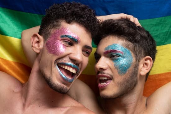 Gay Pride  - Condividiamo il viaggio
