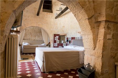 Leonardo Trulli Resort - Cantina ristrutturata - Condividiamo il viaggio